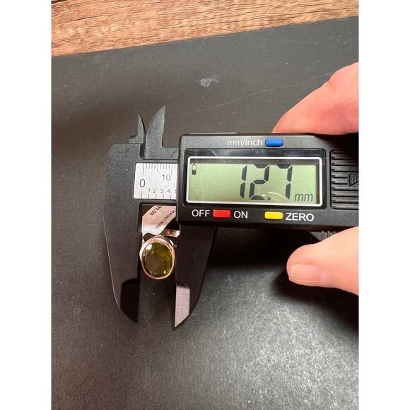 NEW size 7.5 peridot oval cut gemstone sterling silver ring 5.96 grams - Picture 3 of 16